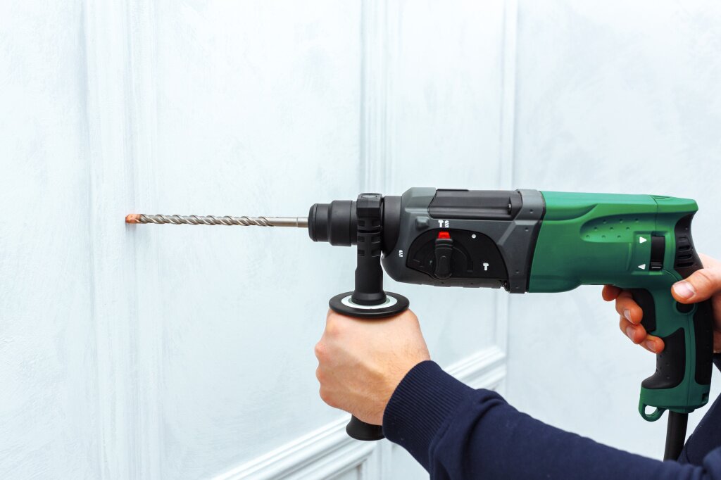use-hammer-drill-drill-wall.jpg