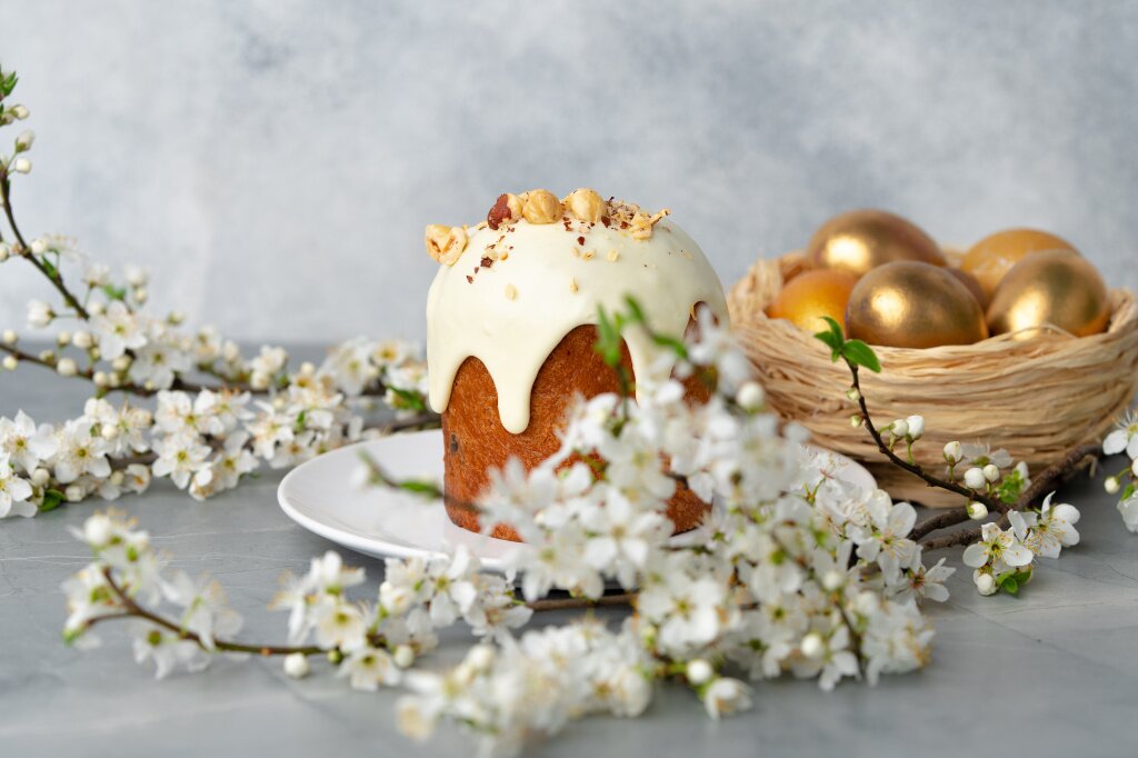 traditional-easter-cake-with-nuts-gray-background.jpg