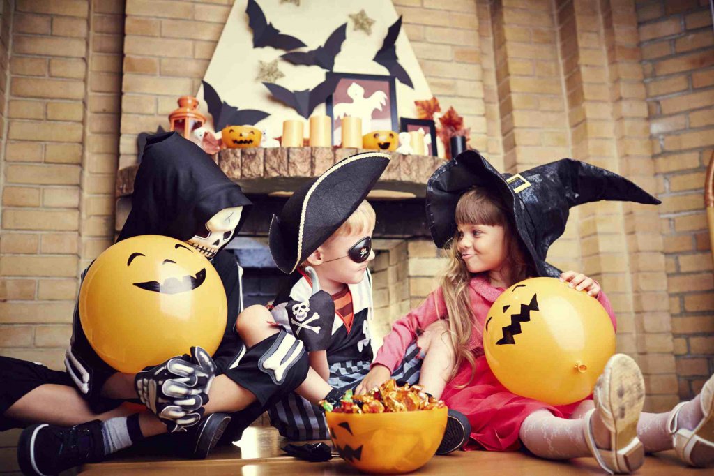 non-scary-halloween-parties-for-kids-56e584e93df78c5ba0572e7c.jpg