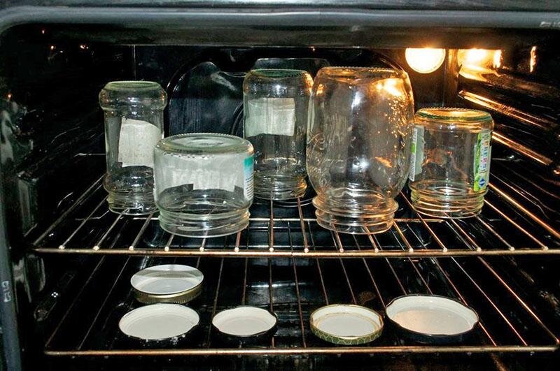Как стерилизовать банки в духовке