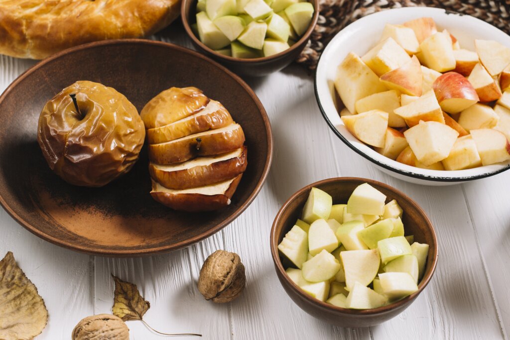 leaves-walnut-near-baked-cut-apples.jpg leaves-walnut-near-baked-cut-apples.jpg