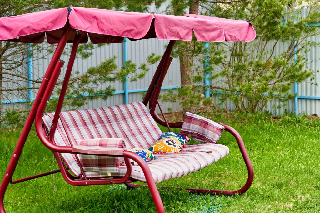 empty-chairs-park.jpg