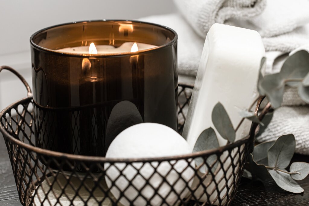 свеча bath-accessories-burning-candle-body-care-hygiene-concept.jpg