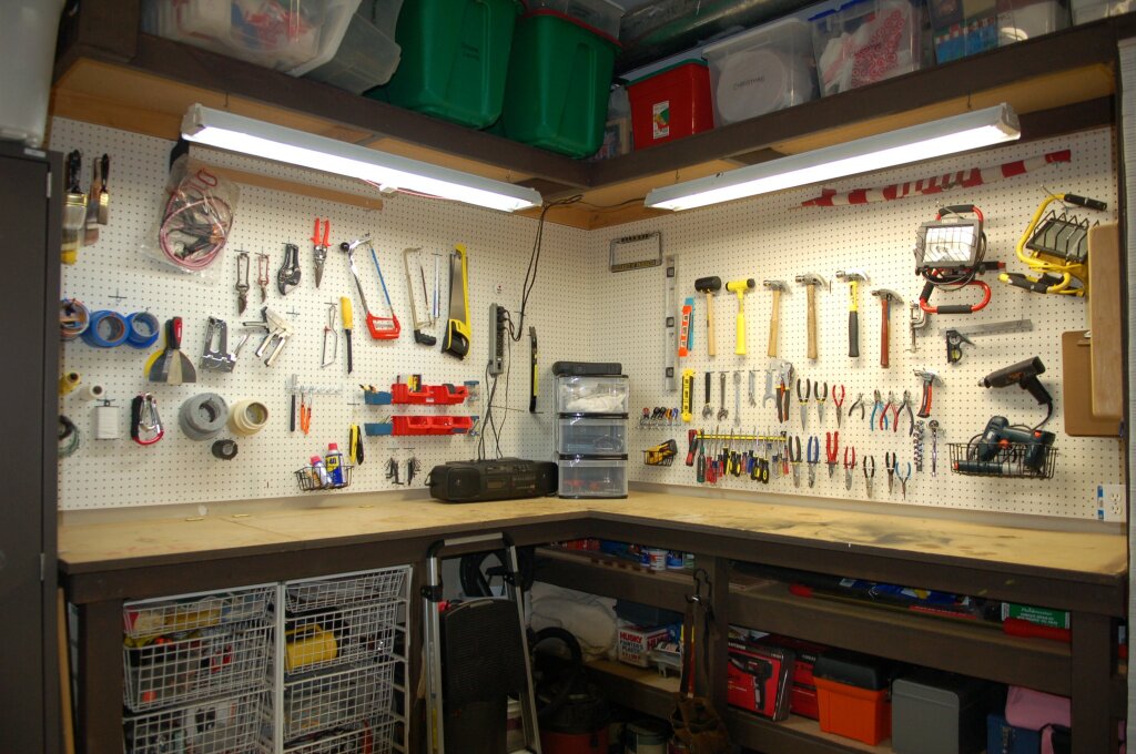 Система хранения инструмента в гараже, виды конструкций