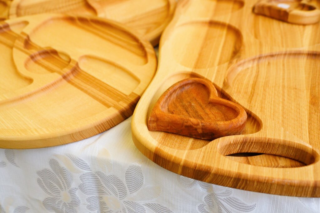 beautifully-crafted-elegant-wooden-cutting-boards-featuring-delightful-heart-shape-detail.jpg
