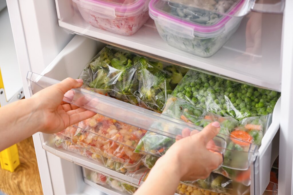 Правила хранения пищевых продуктов в холодильнике