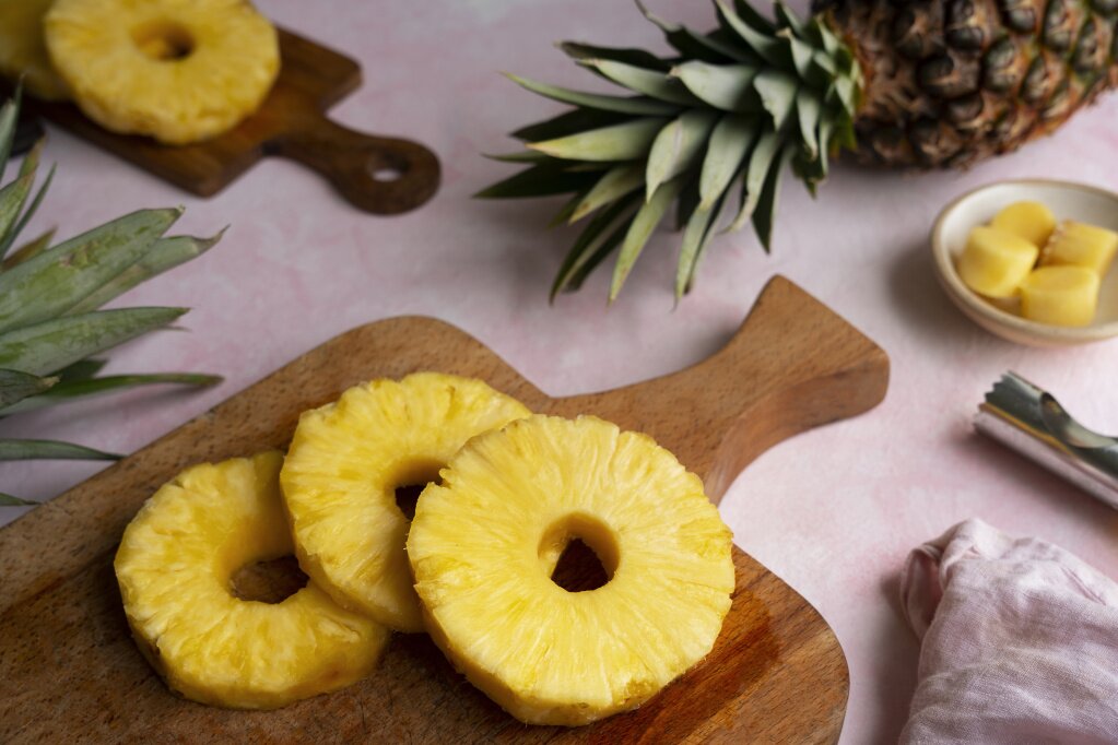 delicious-pineapple-still-life.jpg
