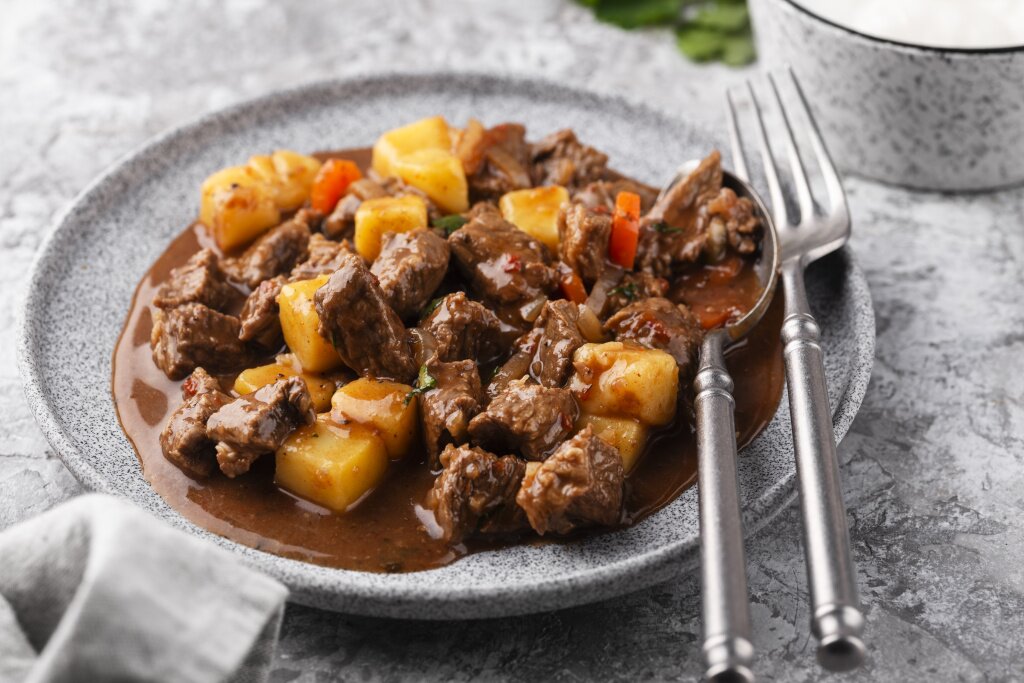 delicious-goulash-ready-dinner.jpg