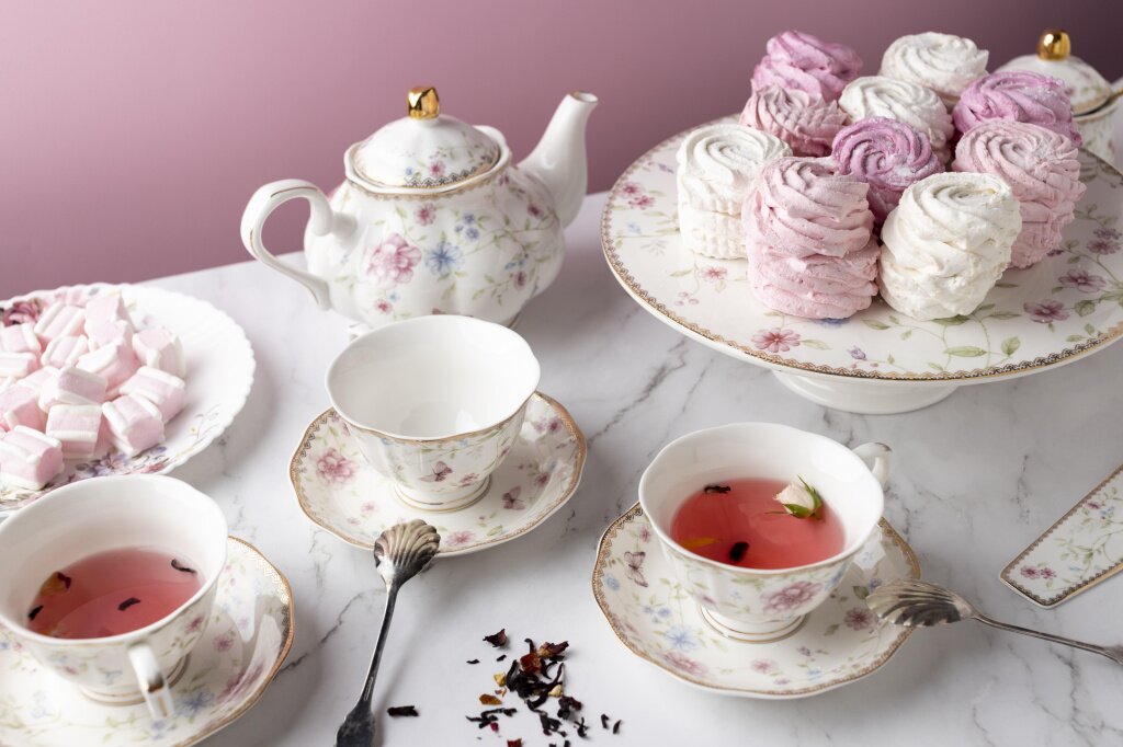 сервиз elegant-tea-party-assortment.jpg