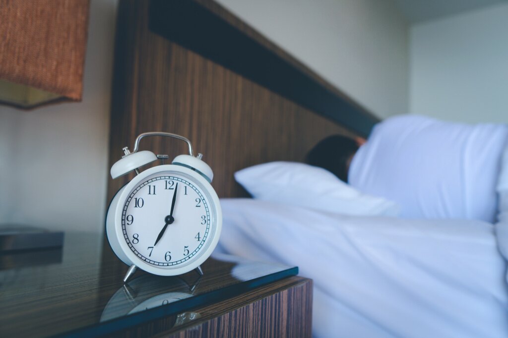 spokoinyi-muzcina-v-posteli-pered-tem-kak-prosnut-sa-v-spal-ne-blizkii-vzglad-na-muzcinu-lezasego-v-posteli.jpg spokoinyi-muzcina-v-posteli-pered-tem-kak-prosnut-sa-v-spal-ne-blizkii-vzglad-na-muzcinu-lezasego-v-posteli.jpg