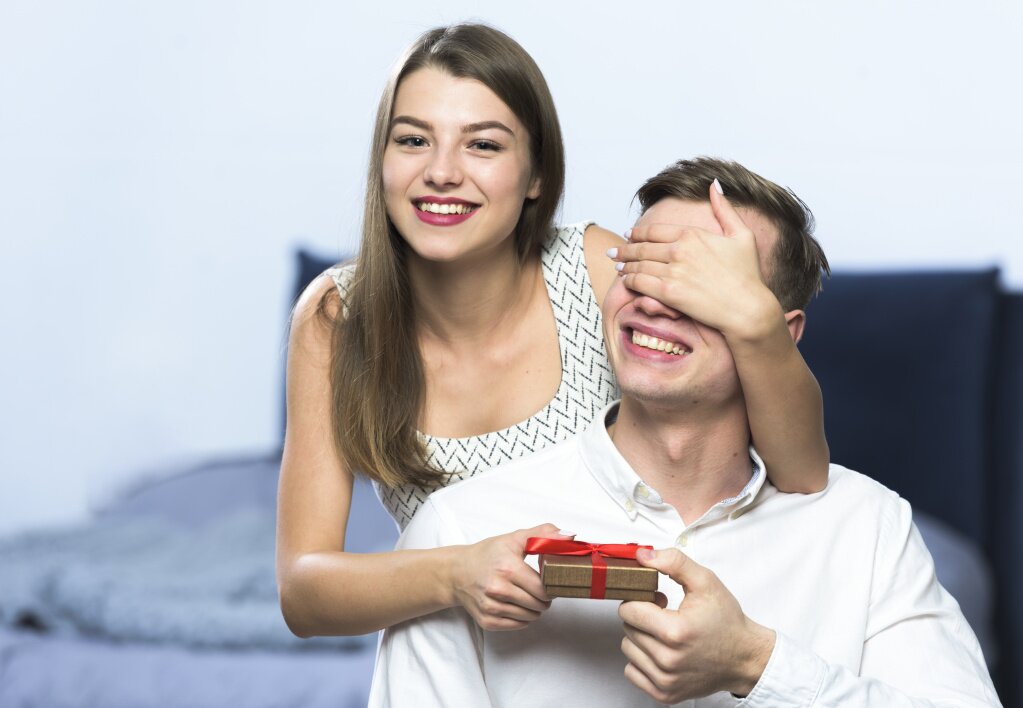 woman-with-gift-box-covering-man-eyes.jpg