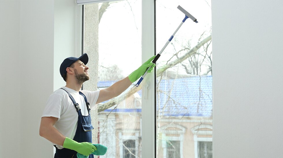 Как правильно мыть окна самостоятельно 