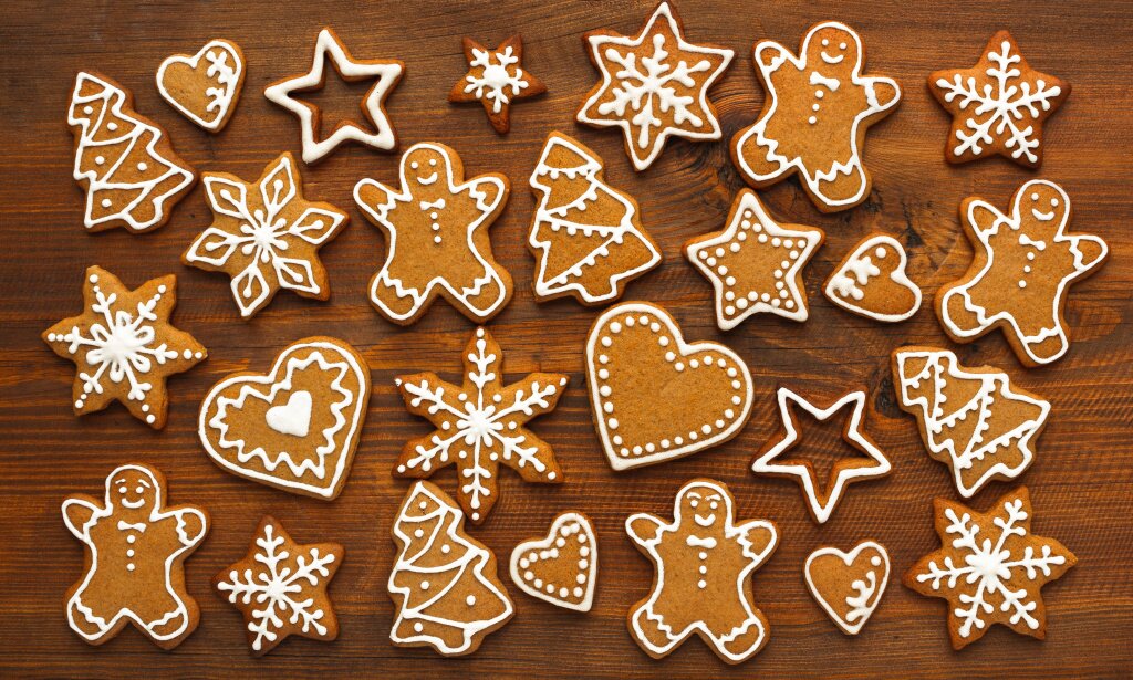 печенье christmas-mosaic-homemade-gingerbread-cookies-figures-sweet-festive-dinner.jpg