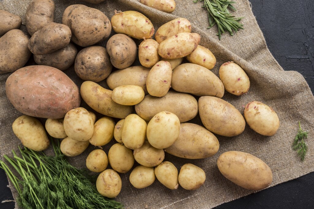 top-view-raw-potatoes-table.jpg