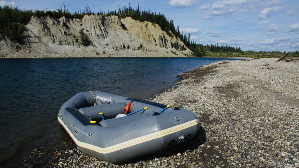 boat-beach-against-sky.jpg