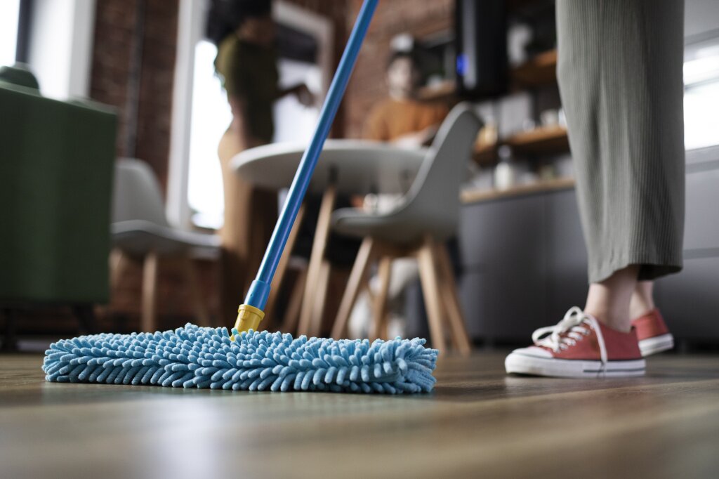 roommates-cleaning-home-together.jpg