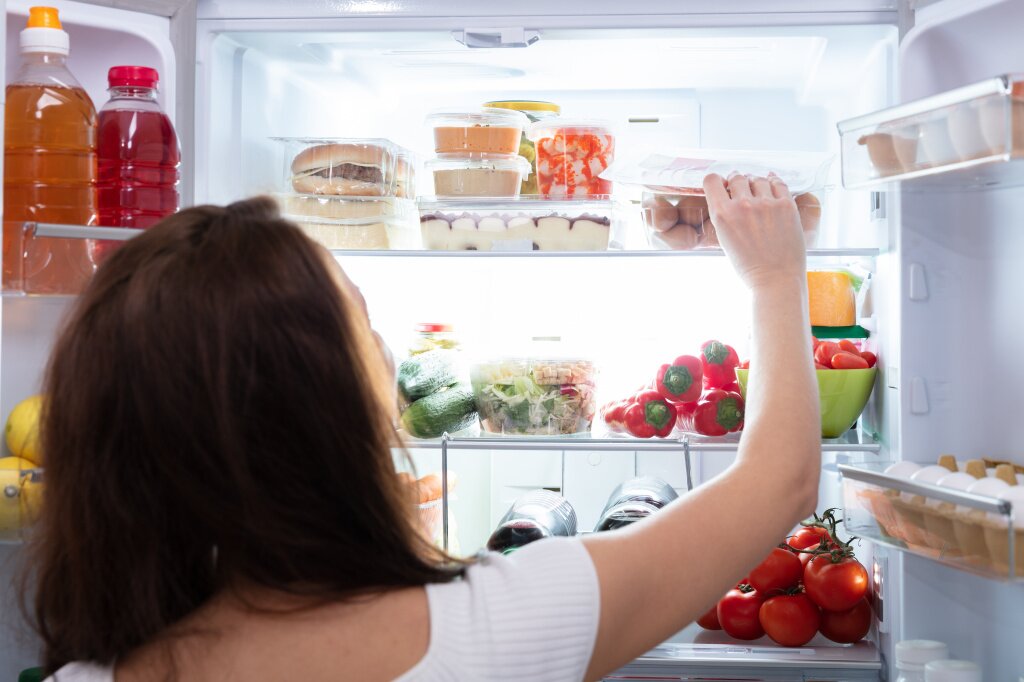 Как лучше хранить продукты в холодильнике?