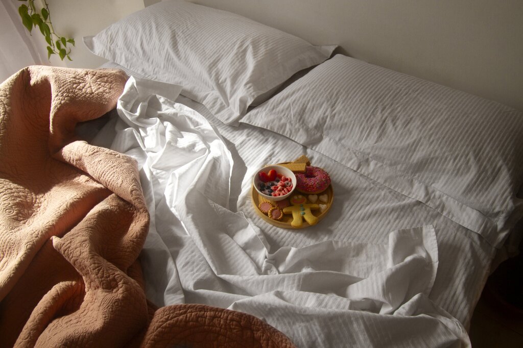 krupnym-planom-romanticeskoe-raspolozenie-krovati-dla-zavtraka.jpg krupnym-planom-romanticeskoe-raspolozenie-krovati-dla-zavtraka.jpg