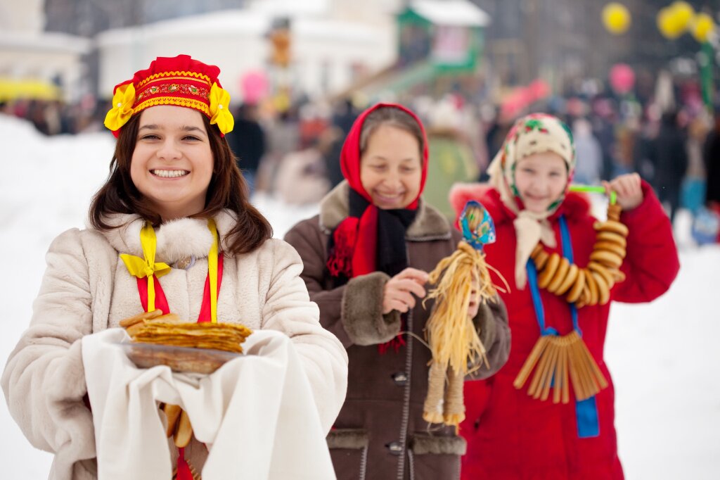 women-celebrating-maslenitsa-festival.jpg