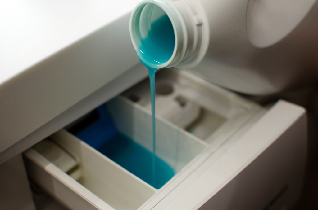 pour-gel-washing-into-washing-machine-white-bottle-with-blue-gel-washing-clothes-liquid-dete.jpg