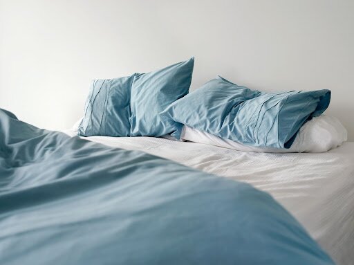 Приметы про подушки на кровати