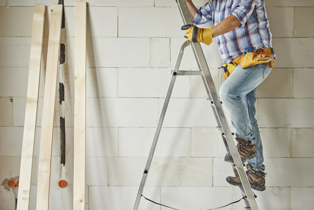 стремянка high-ladder-as-support-carpenter-worker.jpg