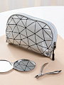 Косметичка полукруглая с ромовидной сеткой, серебристая, 24Х4Х11см, A080064