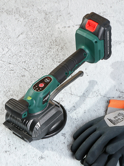 Виброприсоска Favourite, OBS 21 TM2, аккумуляторная, 21 В, 2х2.0 Ач, кейс