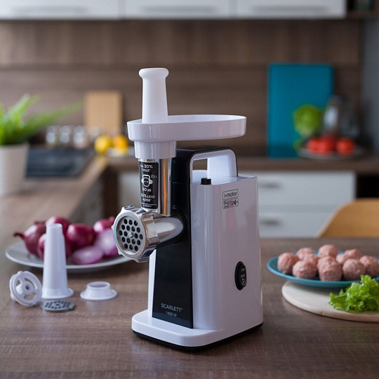 Мясорубка электрическая Scarlett, SC-MG45S60, 1800 Вт, реверс, 2.5 кг/мин, пластик, 2 насадки, для приготовления сосисок и кеббе, 2 решетки