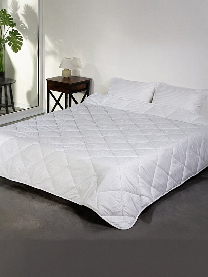 Одеяло 1.5-спальное, 140х205 см, Файбер 100% полиэстер, 250 г/м2, всесезонное, чехол 100% полиэстер, кант, Майская ночь