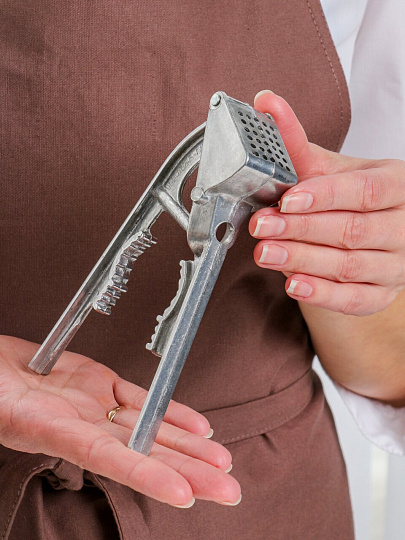 Пресс для чеснока с орехоколом