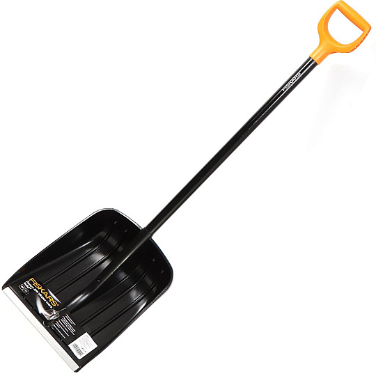 Лопата для снега пластик, с алюминиевой планкой, 450х355х1330 мм, черенок деревянный, Fiskars, Solid, 1026794