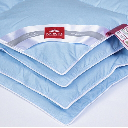 Одеяло 1.5-спальное, 140х205 см, Классика, пух 90% + перо 10%, всесезонное, чехол хлопок, кант, Kariguz