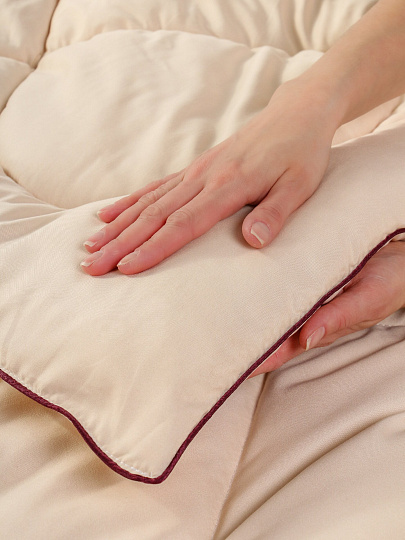 Одеяло 1.5-спальное, 140х205 см, Верблюжья шерсть, 400 г/м2, зимнее, чехол 100% полиэстер, кант, Майская ночь