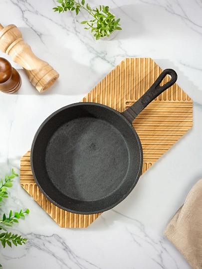 Сковорода чугун, 20 см, Гурман, DavrMetall, с литой ручкой, индукция