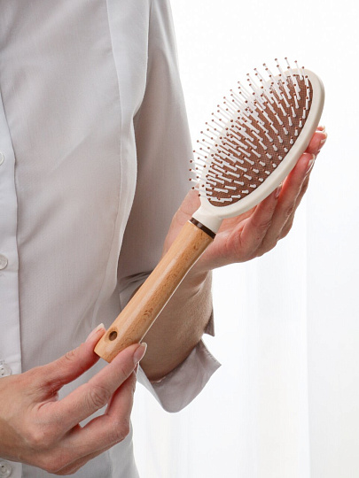 Расческа массажная, 23.8х7 см, пластик, деревянная ручка, овальная, A100073