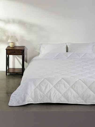 Одеяло 1.5-спальное, 140х205 см, Файбер 100% полиэстер, 250 г/м2, всесезонное, чехол 100% полиэстер, кант, Майская ночь